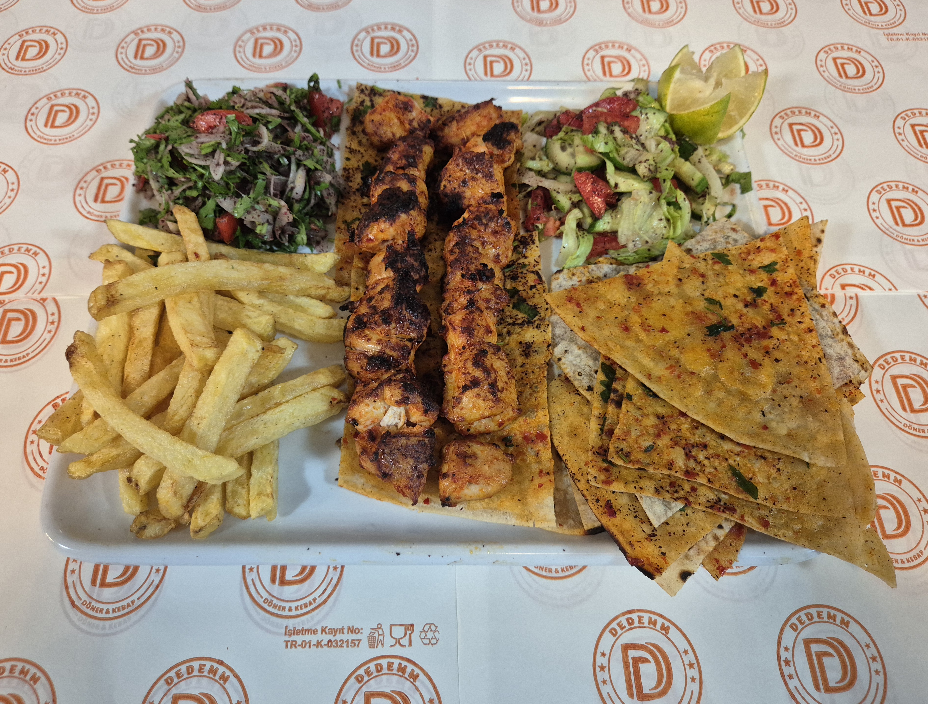 Tavuk Şiş Servis Pilavlı